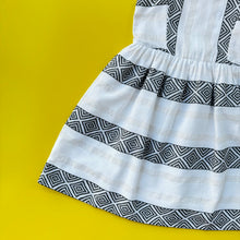 Cargar imagen en el visor de la galería, Vestido Lino Beige Ngo