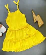 Cargar imagen en el visor de la galería, Vestido Tiritas Amarillo