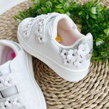 Cargar imagen en el visor de la galería, Tenis Velcro Florecitas