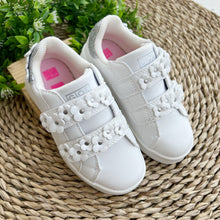 Cargar imagen en el visor de la galería, Tenis Velcro Florecitas